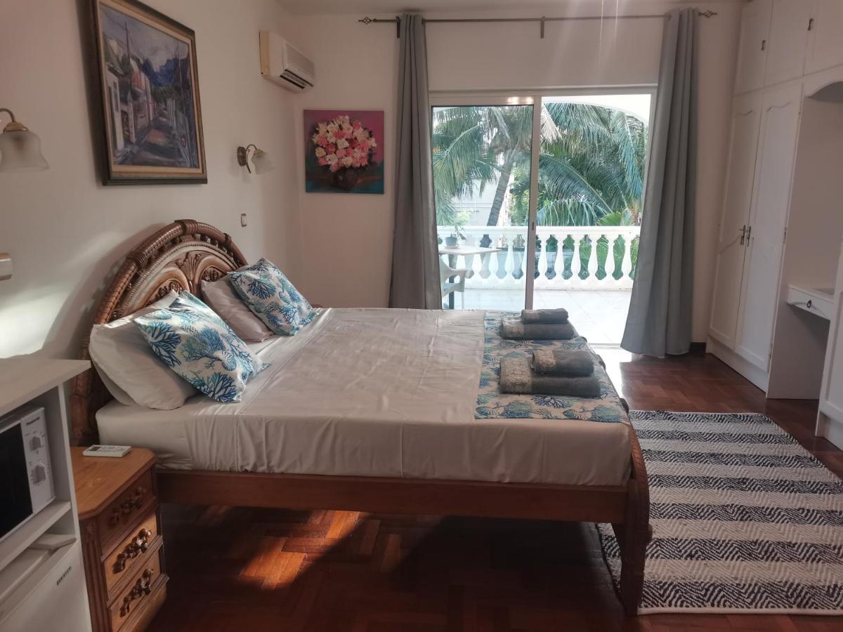 Artists House Apartment Riviere Noire Ngoại thất bức ảnh
